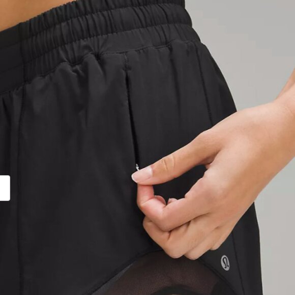 lululemon - hotty hot short (low rise) - Picture 9 of 9